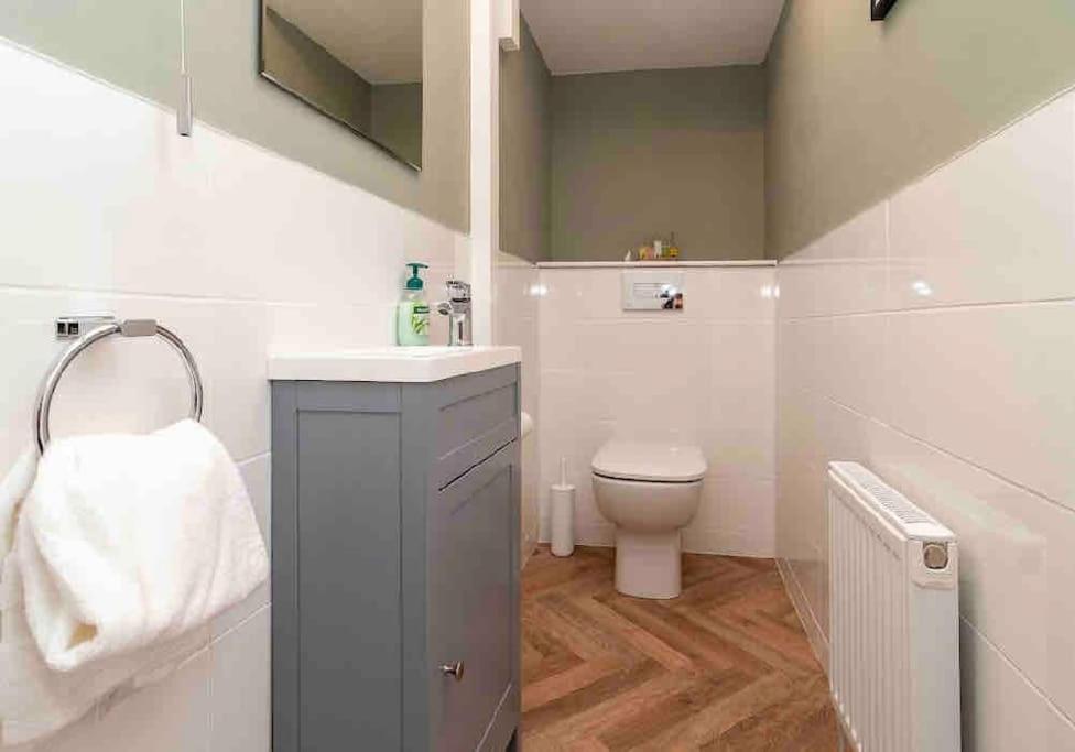 Lovely 4 Bed House Central Борнмът Екстериор снимка