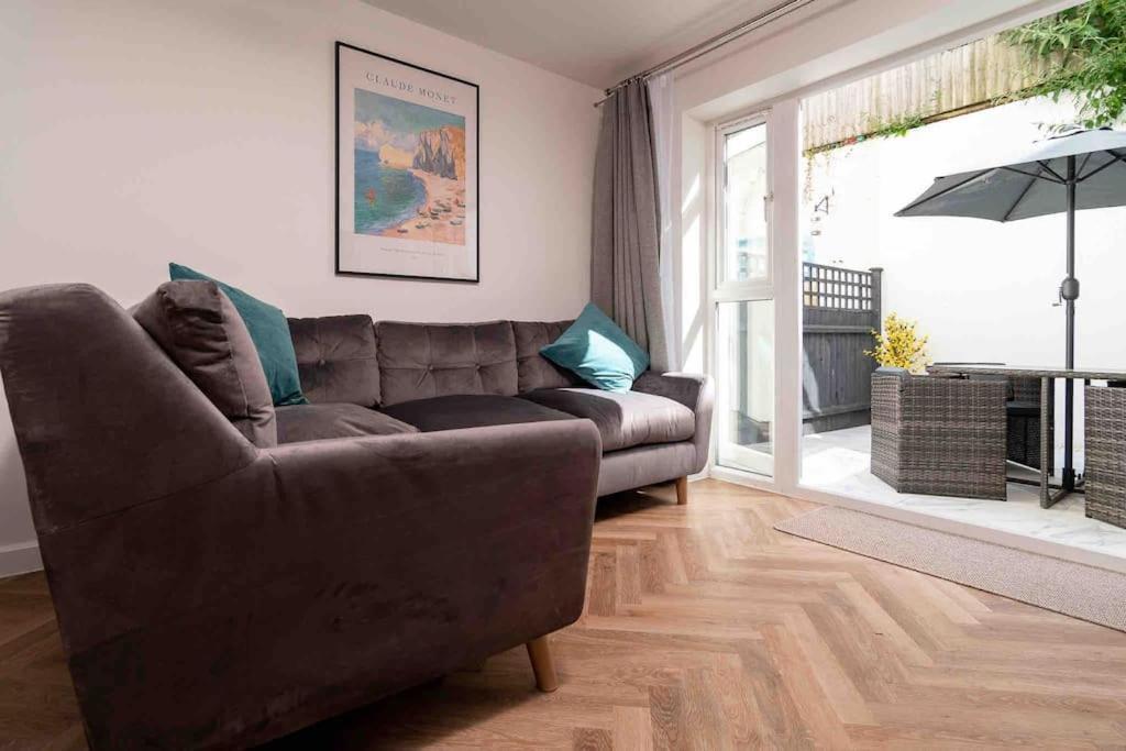 Lovely 4 Bed House Central Борнмът Екстериор снимка