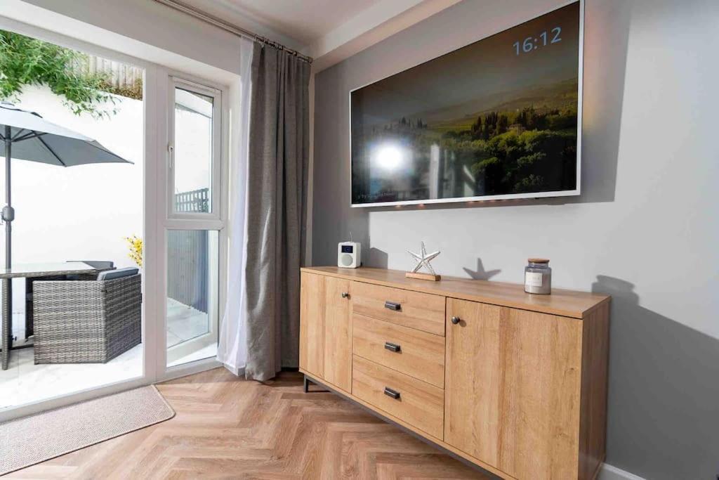 Lovely 4 Bed House Central Борнмът Екстериор снимка
