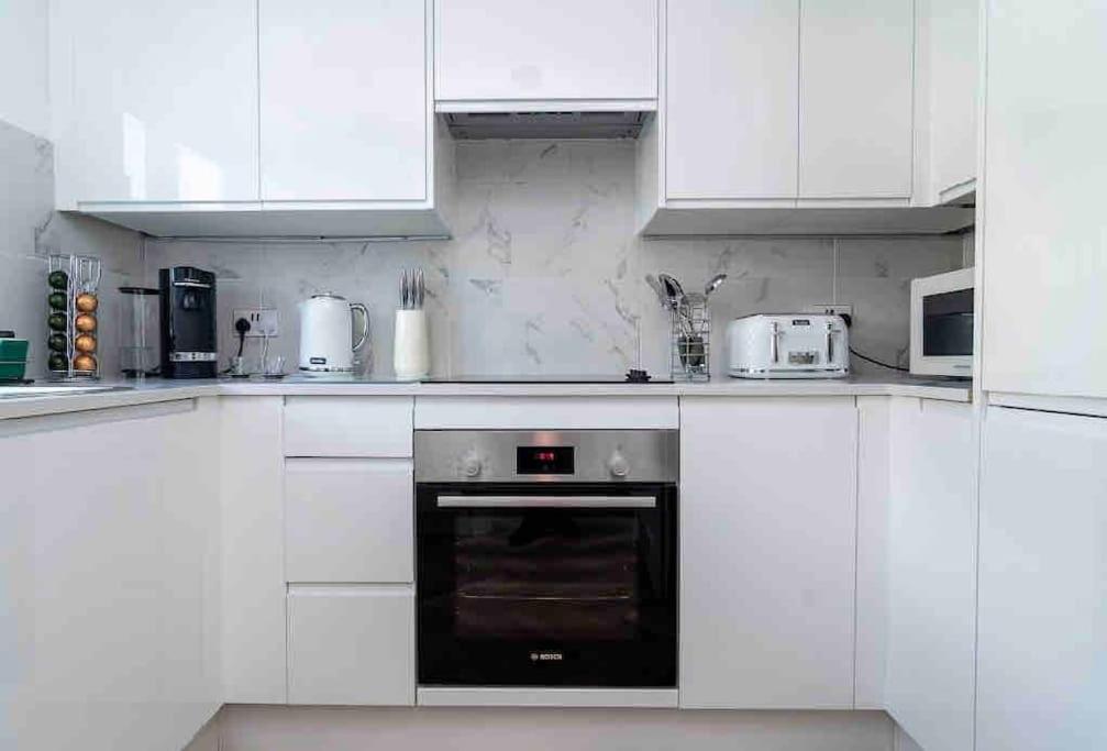 Lovely 4 Bed House Central Борнмът Екстериор снимка